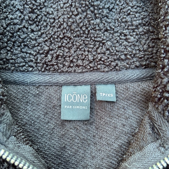 Icône⎪Black Quarter Zip Plush Sweater - Picture 9 of 10